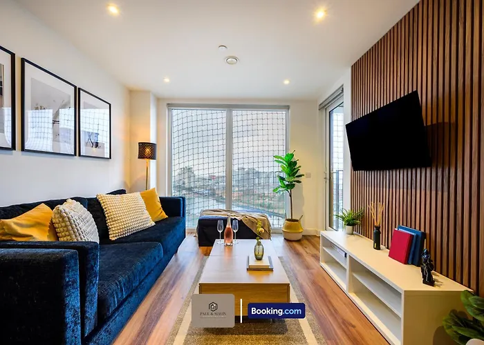 2 Bedroom By Paul & Malin Short Lets & Serviced Stretford With Free Wifi & Gym Access 아파트 맨체스터