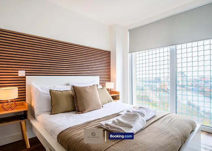 아파트 2 Bedroom By Paul & Malin Short Lets & Serviced Stretford With Free Wifi & Gym Access