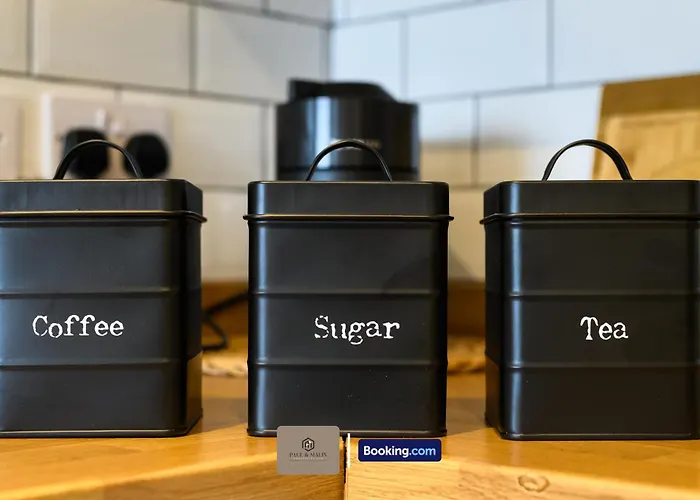 Centrally Located Flat By Paul & Malin Short Term Salford Perfect For Monthly * Mánchester