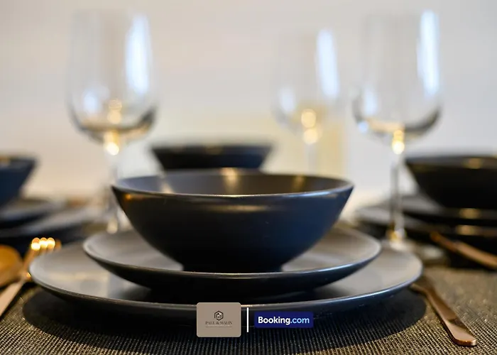 2 Bedroom By Paul & Malin Short Lets & Serviced Stretford With Free Wifi & Gym Access 아파트 맨체스터