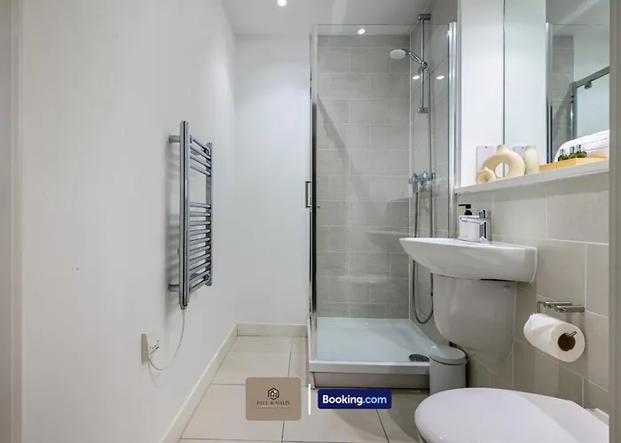 Centrally Located Flat By Paul & Malin Short Term Salford Perfect For Monthly Apartamento *