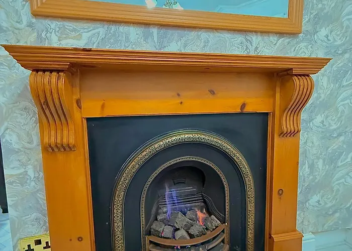 Full With Free Parking In Moss Bank, Crumpsall, Semesterbostad Manchester