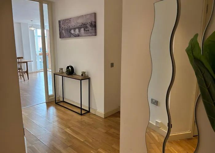 Lux 2bed Centre And Ao Arena Free Parking Modern