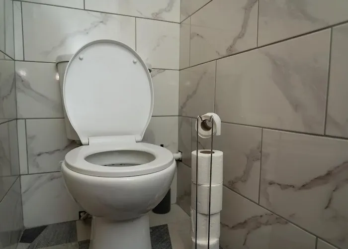 4 Bed Failsworth - 3 Bathrooms - Free Parking - Mon-fri - Ideal For Contractors And Families Дом отдыха *