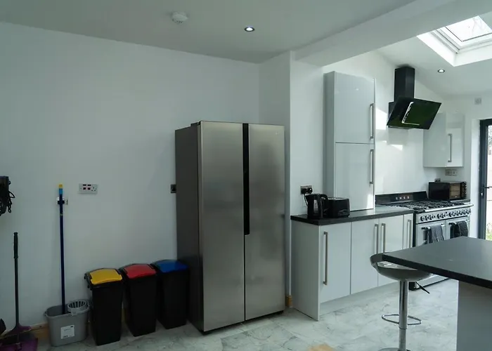 4 Bed Failsworth - 3 Bathrooms - Free Parking - Mon-fri - Ideal For Contractors And Families Манчестер