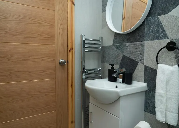 4 Bed Failsworth - 3 Bathrooms - Free Parking - Mon-fri - Ideal For Contractors And Families * Манчестер