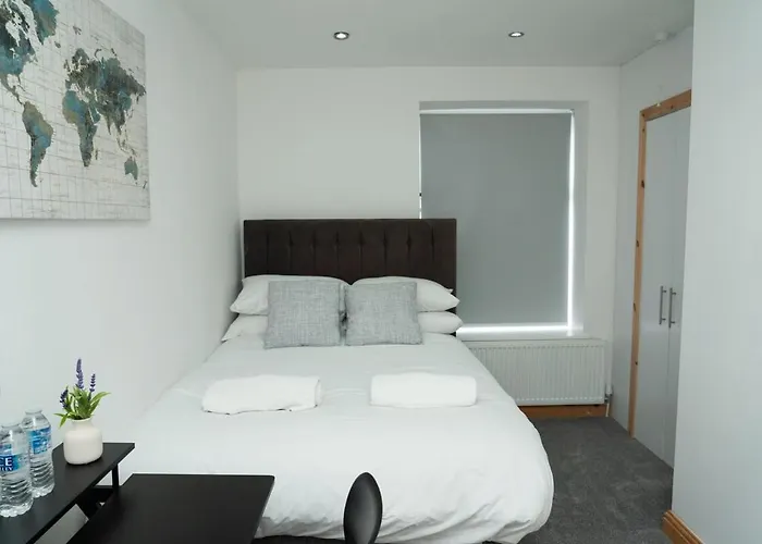 بيت للعطل 4 Bed Failsworth - 3 Bathrooms - Free Parking - Mon-fri - Ideal For Contractors And Families مانشستر