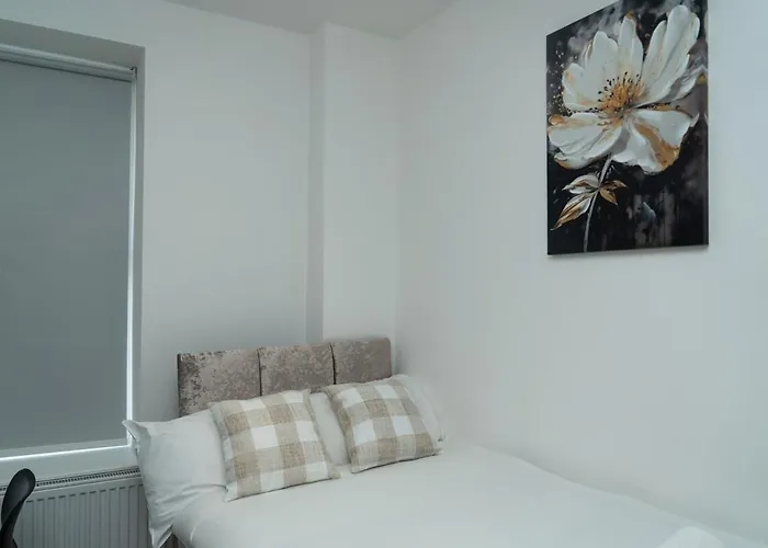 بيت للعطل 4 Bed Failsworth - 3 Bathrooms - Free Parking - Mon-fri - Ideal For Contractors And Families مانشستر