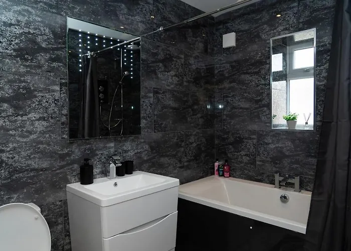 Дом отдыха 4 Bed Failsworth - 3 Bathrooms - Free Parking - Mon-fri - Ideal For Contractors And Families