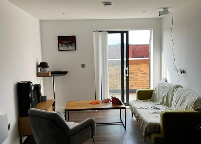 Private Double With Shared Amenities Near 맨체스터