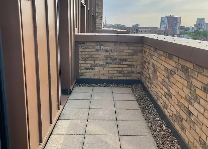 Private Double With Shared Amenities Near 홈스테이