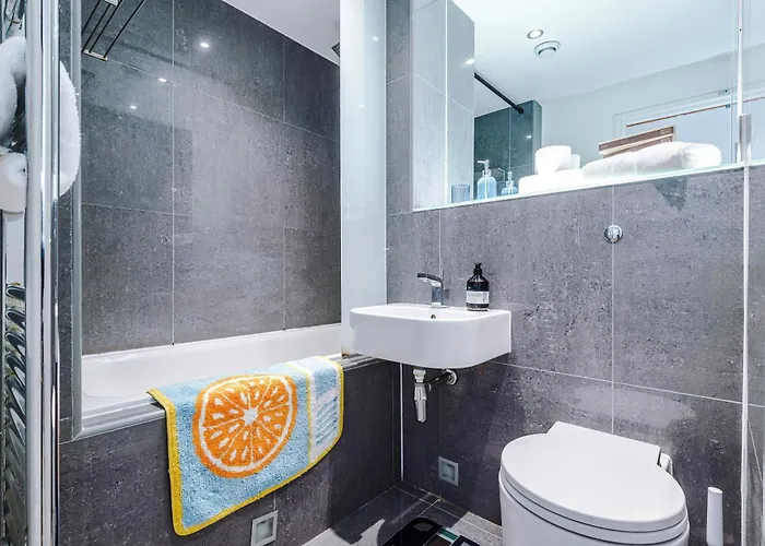 Mcr 2br 2ba, Parking, Wifi, Full Kitchen * 맨체스터