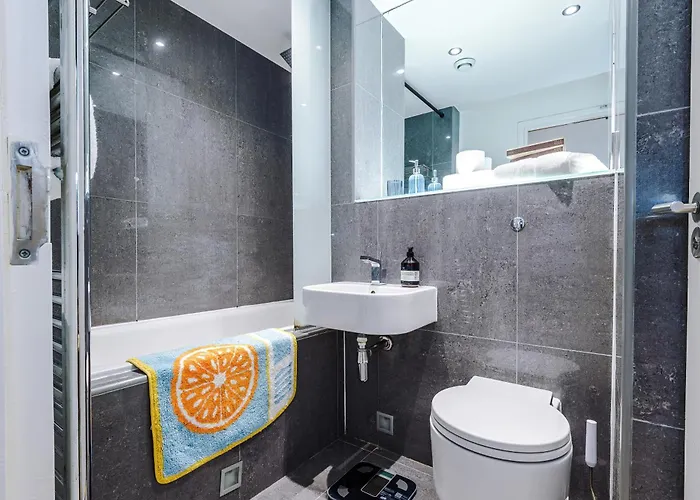 Mcr 2br 2ba, Parking, Wifi, Full Kitchen 아파트