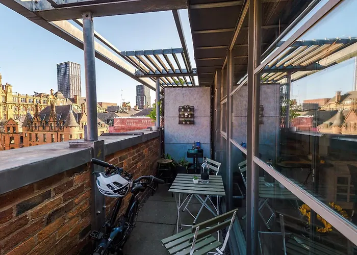 Mcr 2br 2ba, Parking, Wifi, Full Kitchen *