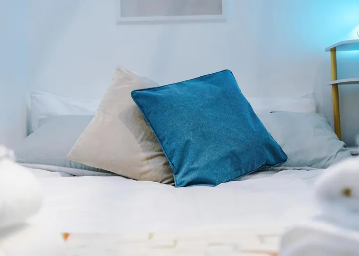 Mcr 2br 2ba, Parking, Wifi, Full Kitchen