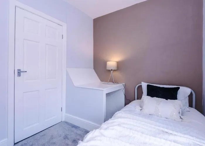 Dom wakacyjny Stylish 3br-colourful-sleeps 5 *