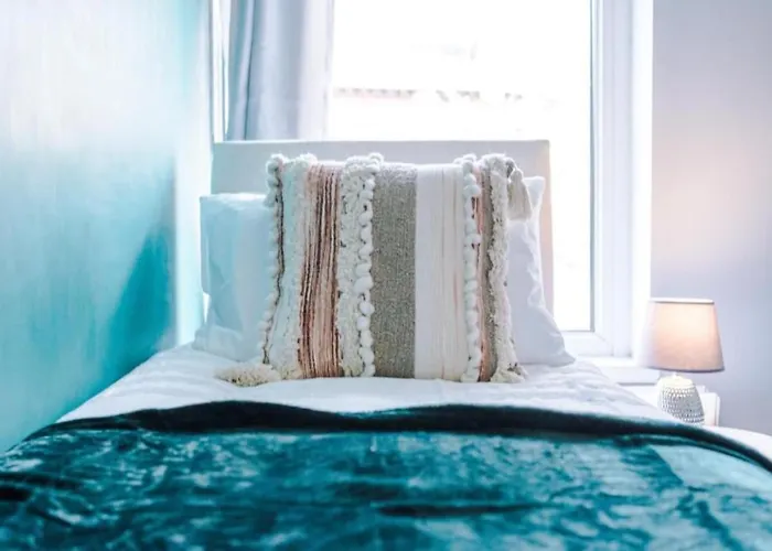 Stylish 3br-colourful-sleeps 5 *