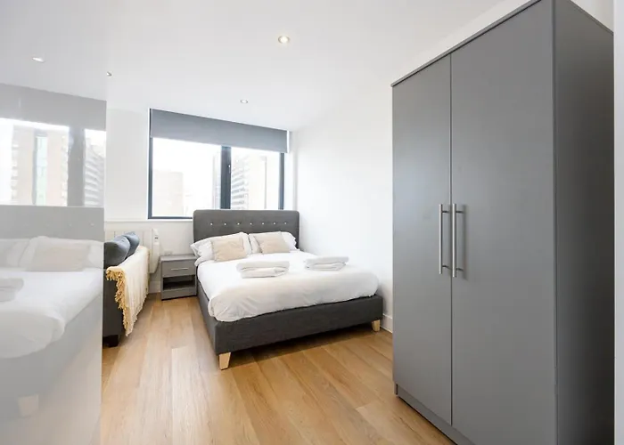 Modern Near Old Trafford Stadium Daire Manchester