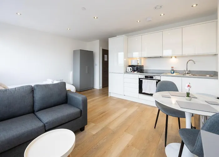 Modern Near Old Trafford Stadium Daire Manchester