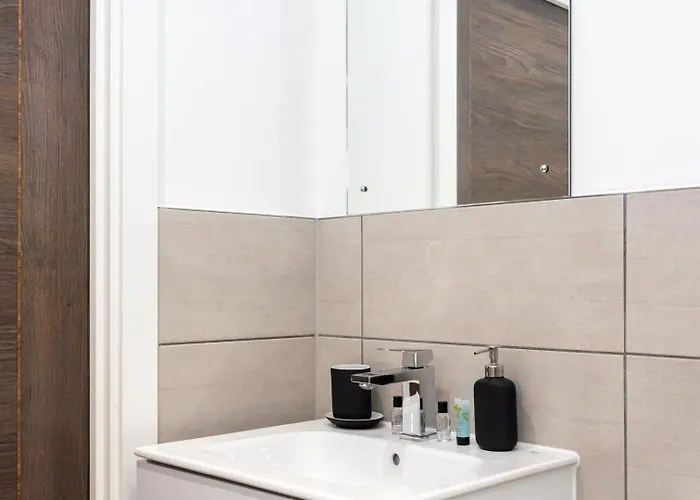 Modern Near Old Trafford Stadium Daire