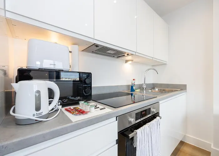 Modern Near Old Trafford Stadium * 맨체스터