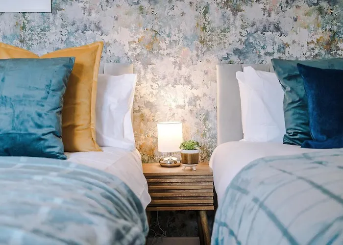 Сasa de vacaciones Spacious 2-Bed Home 5Mins To Co-Op Live & Etihad Campus W Free Parking