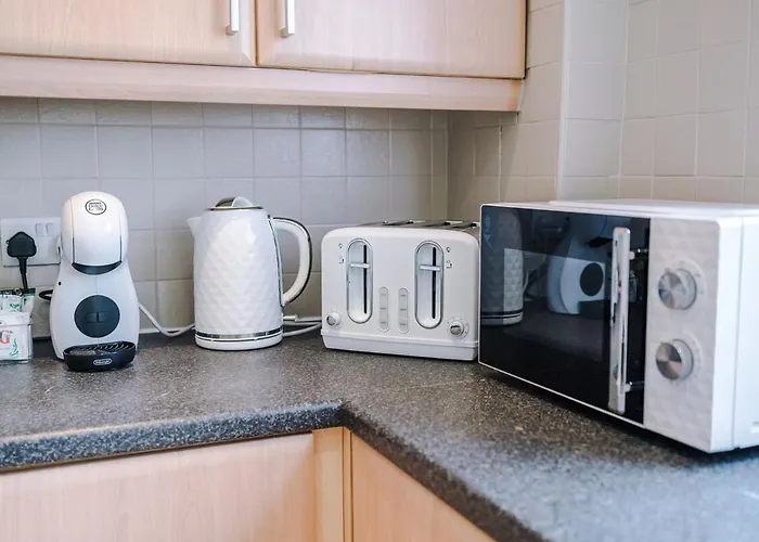 Сasa de vacaciones Spacious 2-Bed Home 5Mins To Co-Op Live & Etihad Campus W Free Parking *