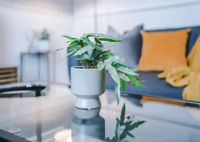 Spacious 2-Bed Home 5Mins To Co-Op Live & Etihad Campus W Free Parking *