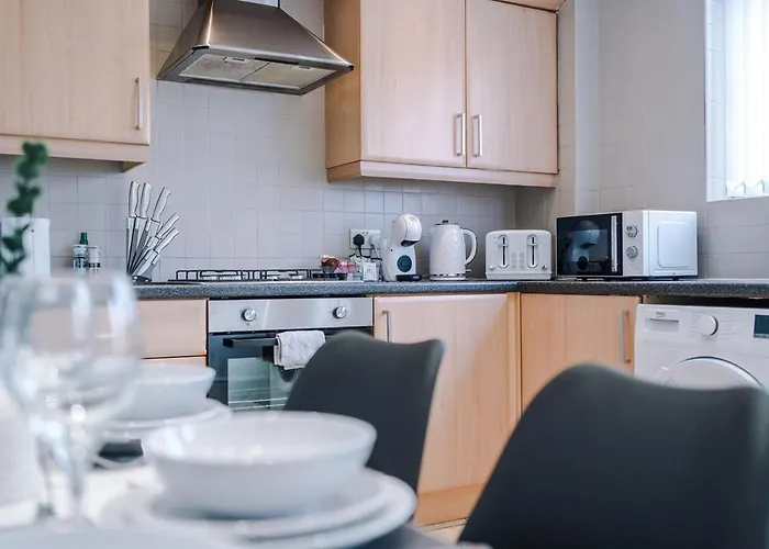 Spacious 2-Bed Home 5Mins To Co-Op Live & Etihad Campus W Free Parking Сasa de vacaciones *