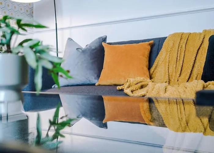 Сasa de vacaciones Spacious 2-Bed Home 5Mins To Co-Op Live & Etihad Campus W Free Parking *