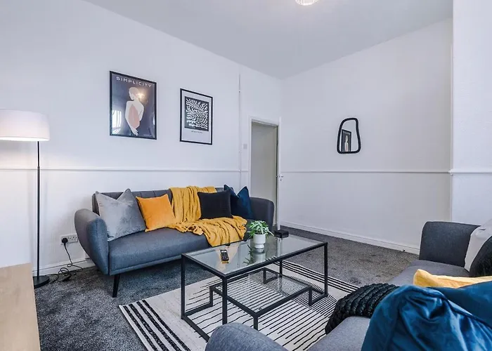 Spacious 2-Bed Home 5Mins To Co-Op Live & Etihad Campus W Free Parking