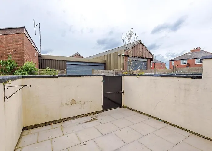 Spacious 2-Bed Home 5Mins To Co-Op Live & Etihad Campus W Free Parking Сasa de vacaciones *