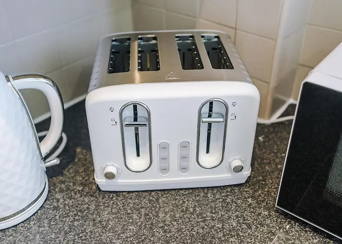 Сasa de vacaciones Spacious 2-Bed Home 5Mins To Co-Op Live & Etihad Campus W Free Parking *