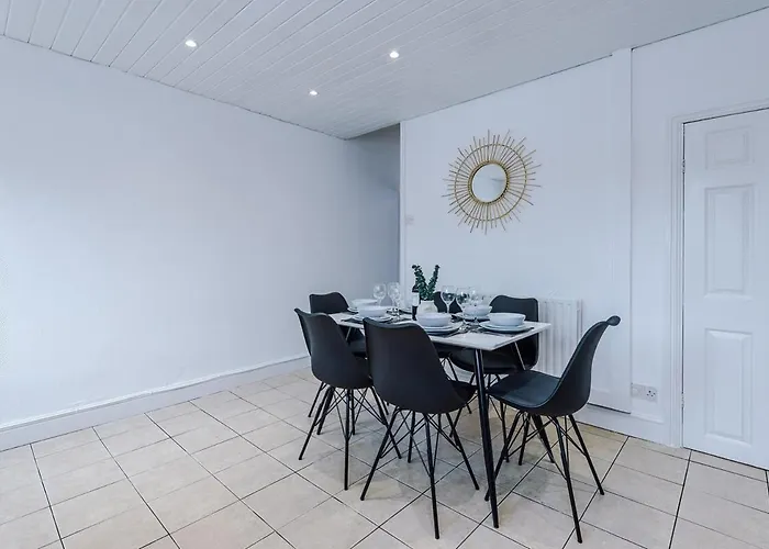 Spacious 2-Bed Home 5Mins To Co-Op Live & Etihad Campus W Free Parking Mánchester