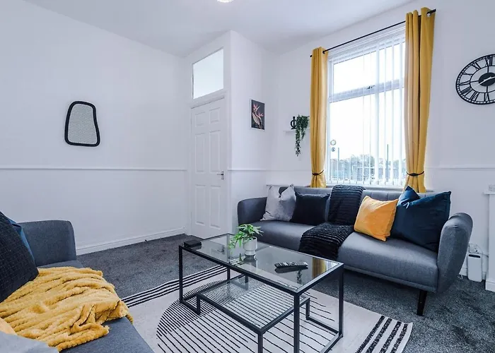 Spacious 2-Bed Home 5Mins To Co-Op Live & Etihad Campus W Free Parking Сasa de vacaciones *