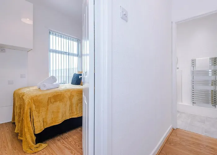 Spacious 2-Bed Home 5Mins To Co-Op Live & Etihad Campus W Free Parking Сasa de vacaciones Mánchester