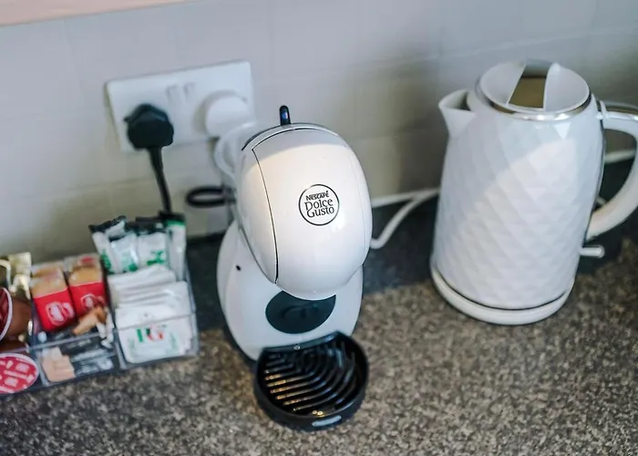 Spacious 2-Bed Home 5Mins To Co-Op Live & Etihad Campus W Free Parking *