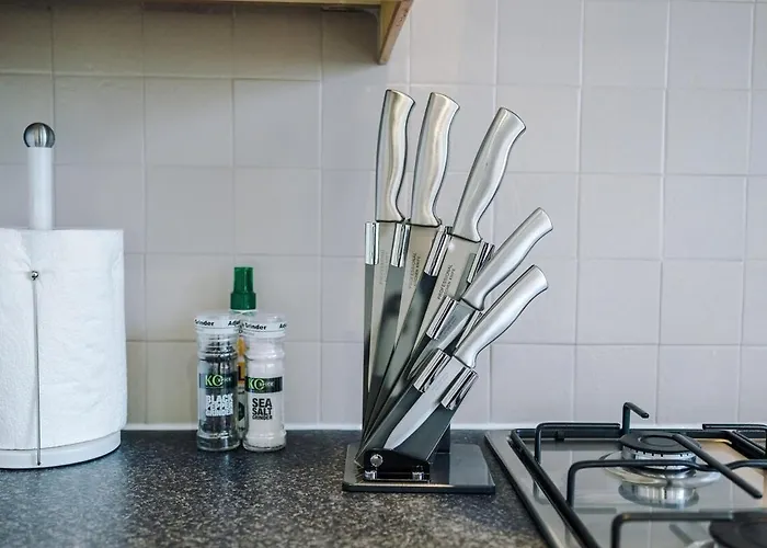 Spacious 2-Bed Home 5Mins To Co-Op Live & Etihad Campus W Free Parking *