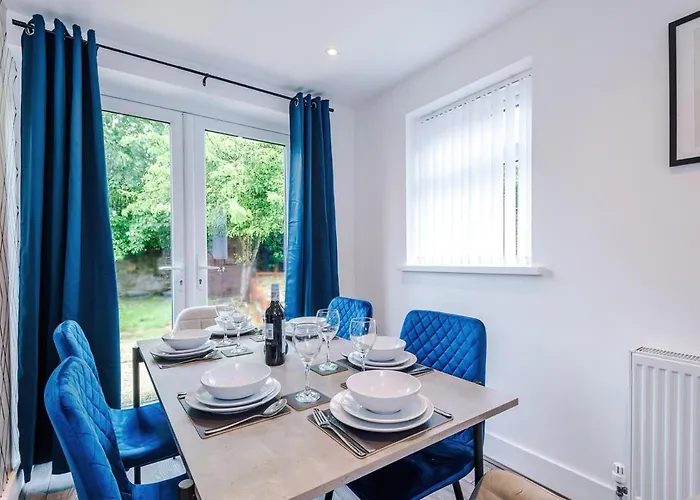 Vakantiehuis 3br Fully-equipped House With Free Wifi & Parking