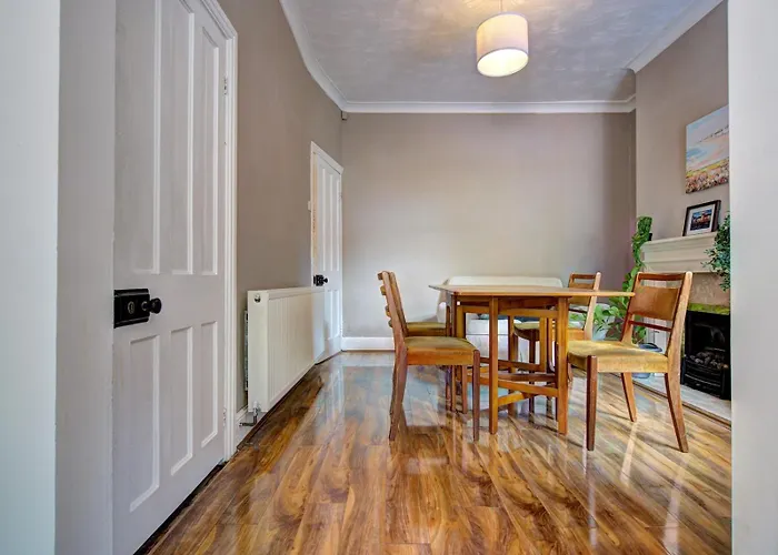 Pass The Keys Modern Two Bedroom By Levenshulme Station 펜션