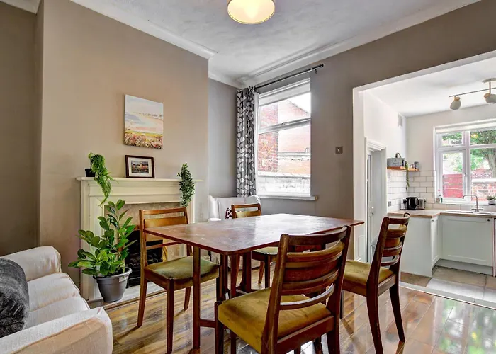 Pass The Keys Modern Two Bedroom By Levenshulme Station