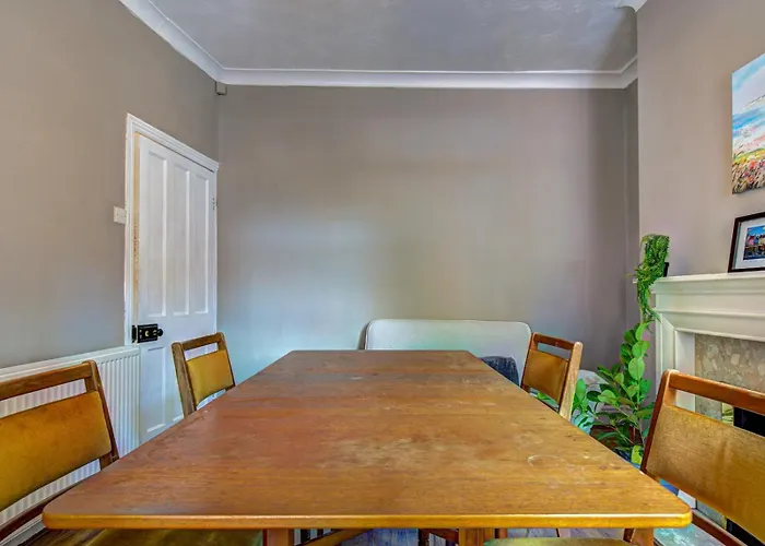 Pass The Keys Modern Two Bedroom By Levenshulme Station 펜션