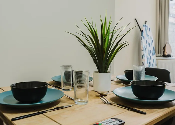 Stylish 3 Bedroom House 20 - Free Parking