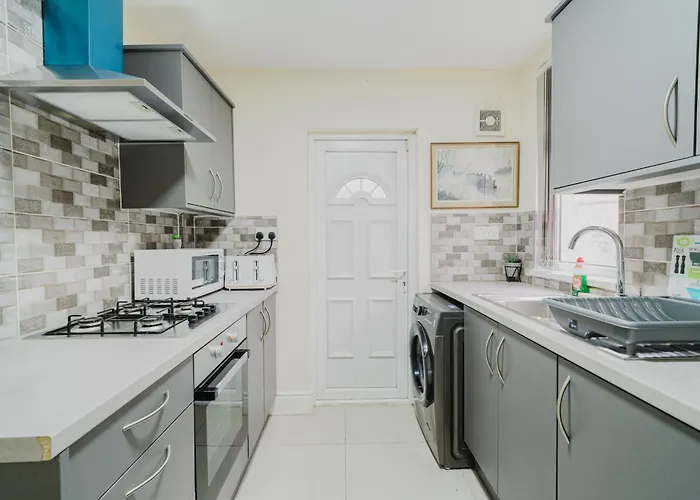 Stylish 3 Bedroom House 20 - Free Parking