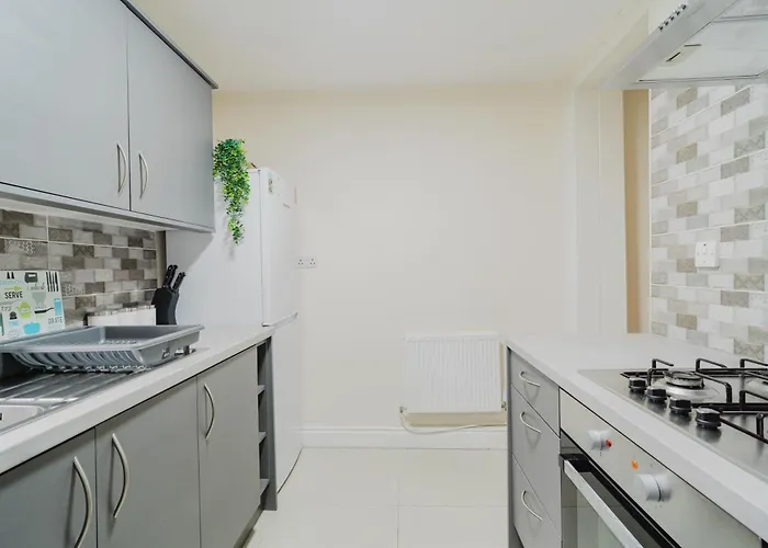 Entire 3 Bedroom House, Salford 20 Apartament