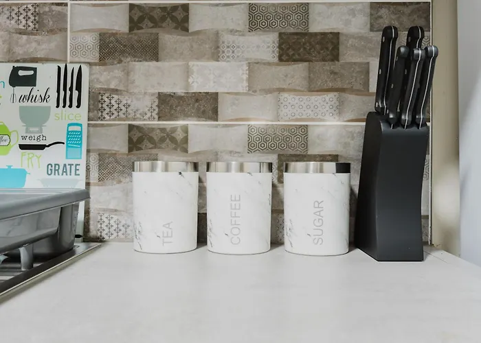 Entire 3 Bedroom House, Salford 20