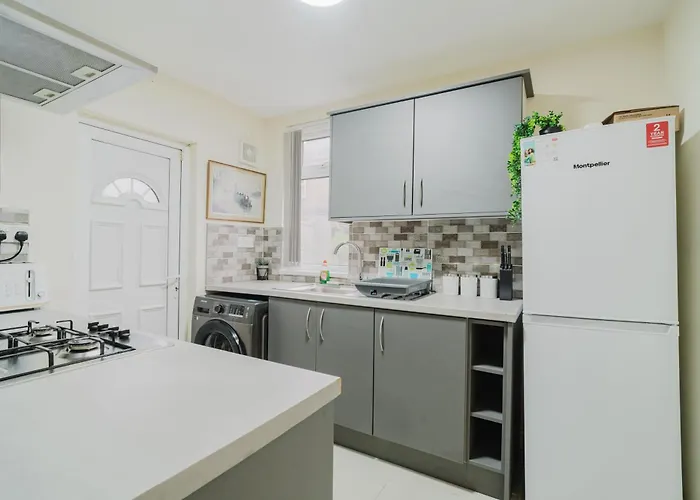 Apartament Entire 3 Bedroom House, Salford 20 *