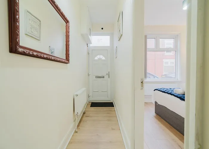 Entire 3 Bedroom House, Salford 20 Manchester