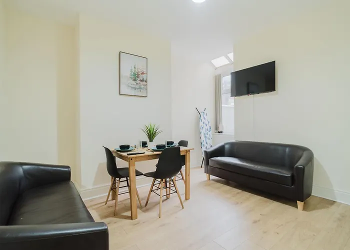 Stylish 3 Bedroom House 20 - Free Parking Daire *