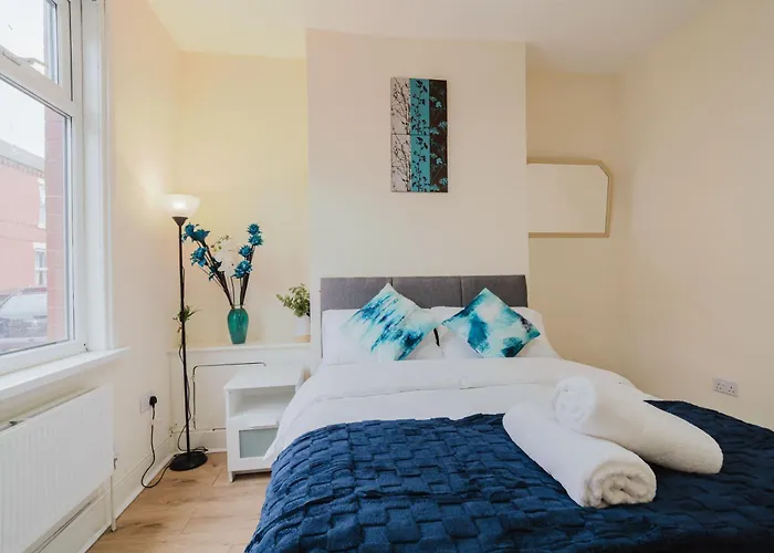 Stylish 3 Bedroom House 20 - Free Parking *